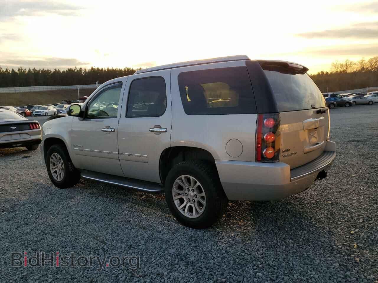 2011 GMC YUKON - VIN: 1GKS2EEF2BR221194 - Фото 2