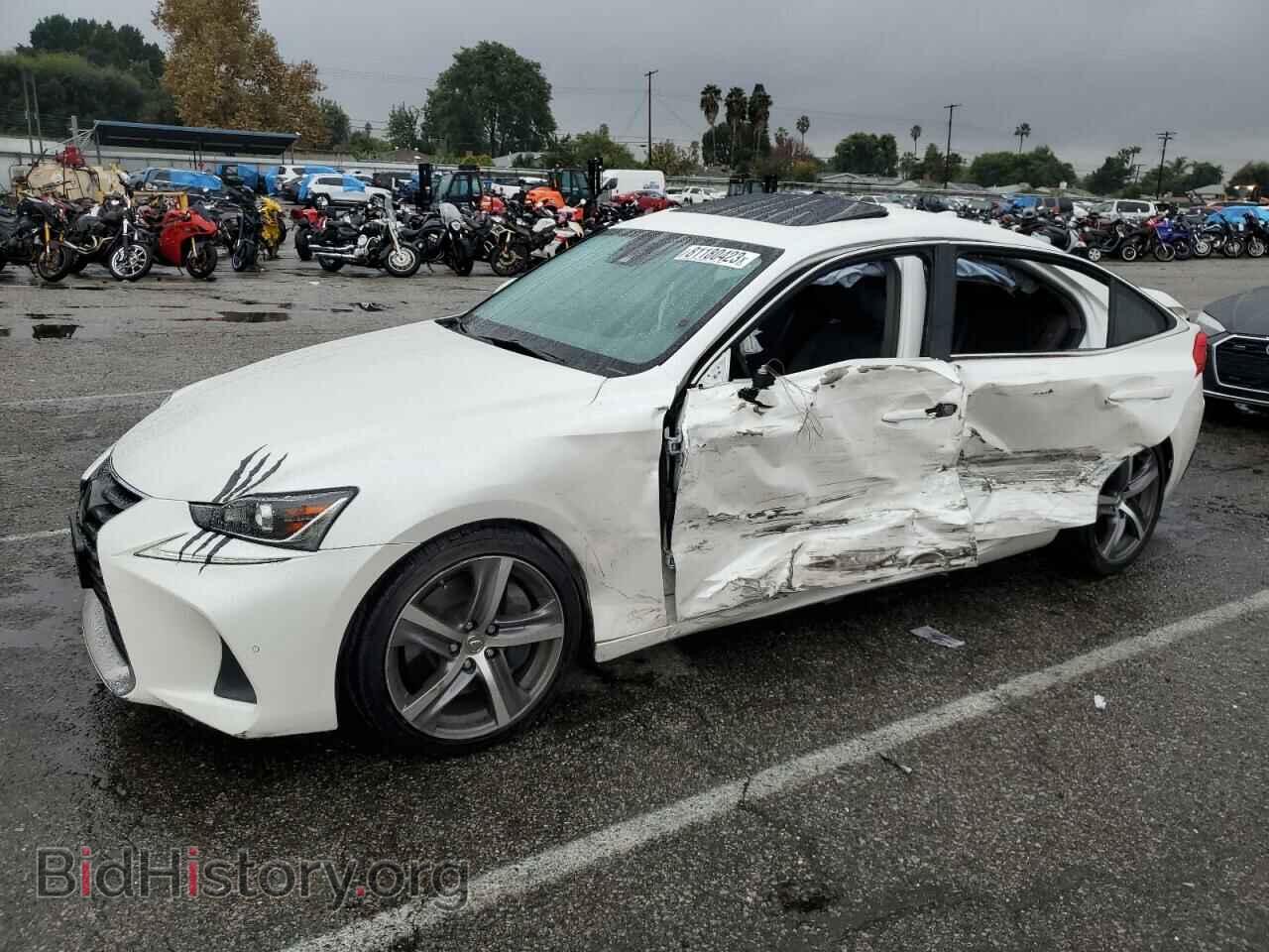 Photo JTHBA1D24J5071910 - LEXUS IS 2018