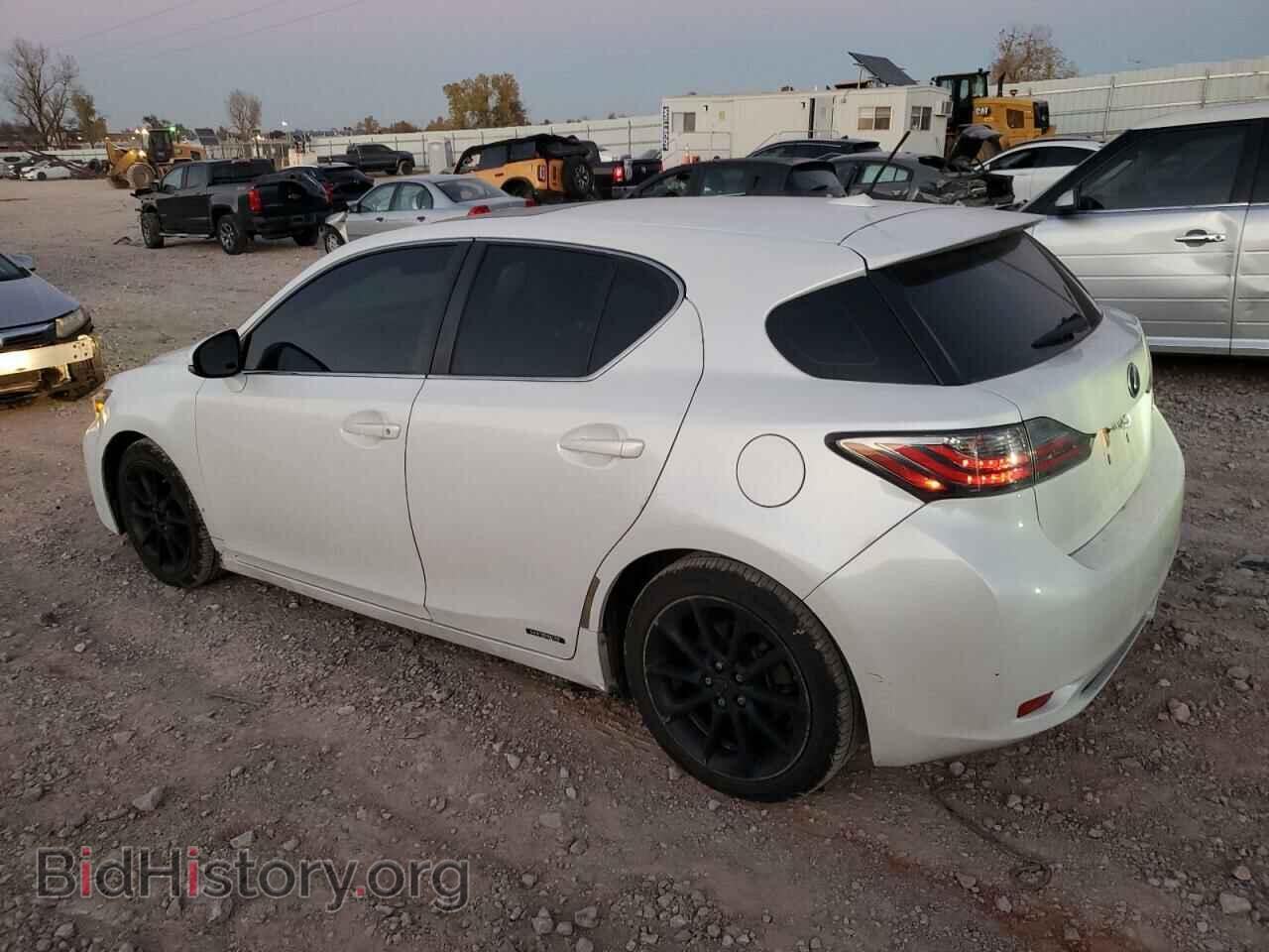2011 LEXUS CT 200 - VIN: JTHKD5BH0B2028061 - Фото 2