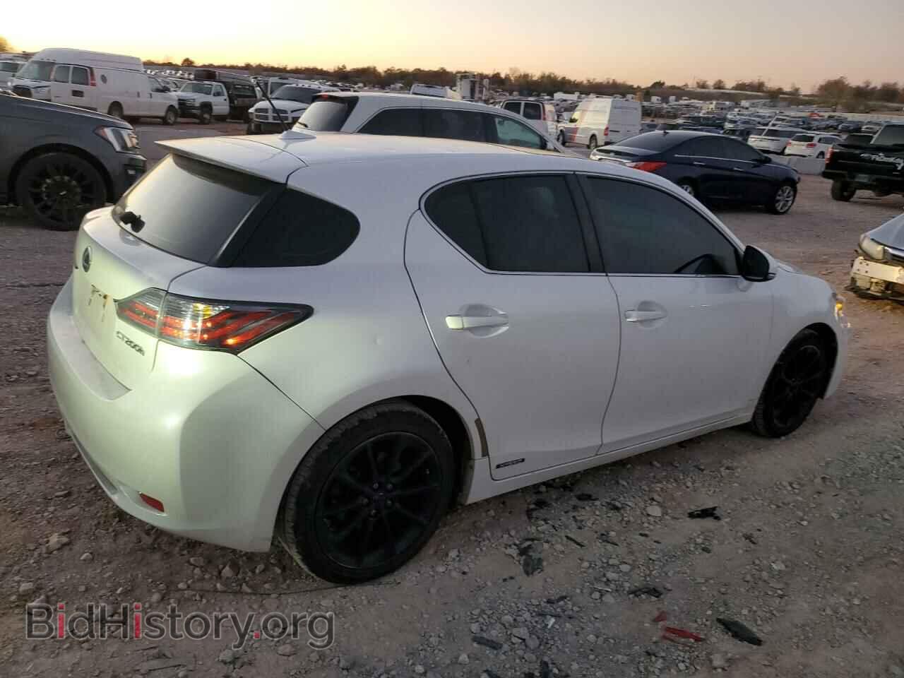 2011 LEXUS CT 200 - VIN: JTHKD5BH0B2028061 - Фото 3