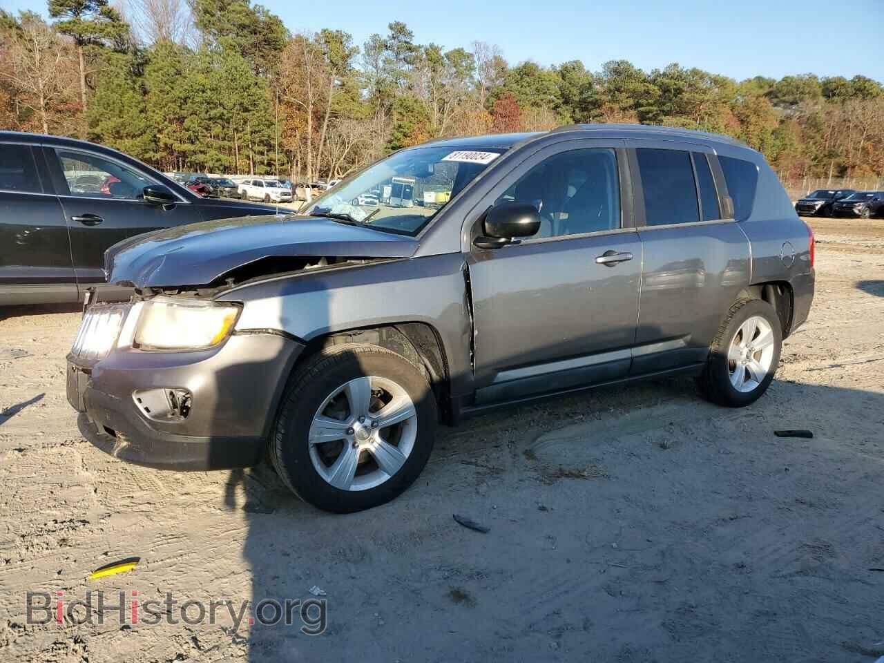 Photo 1J4NT1FAXBD240973 - JEEP COMPASS 2011