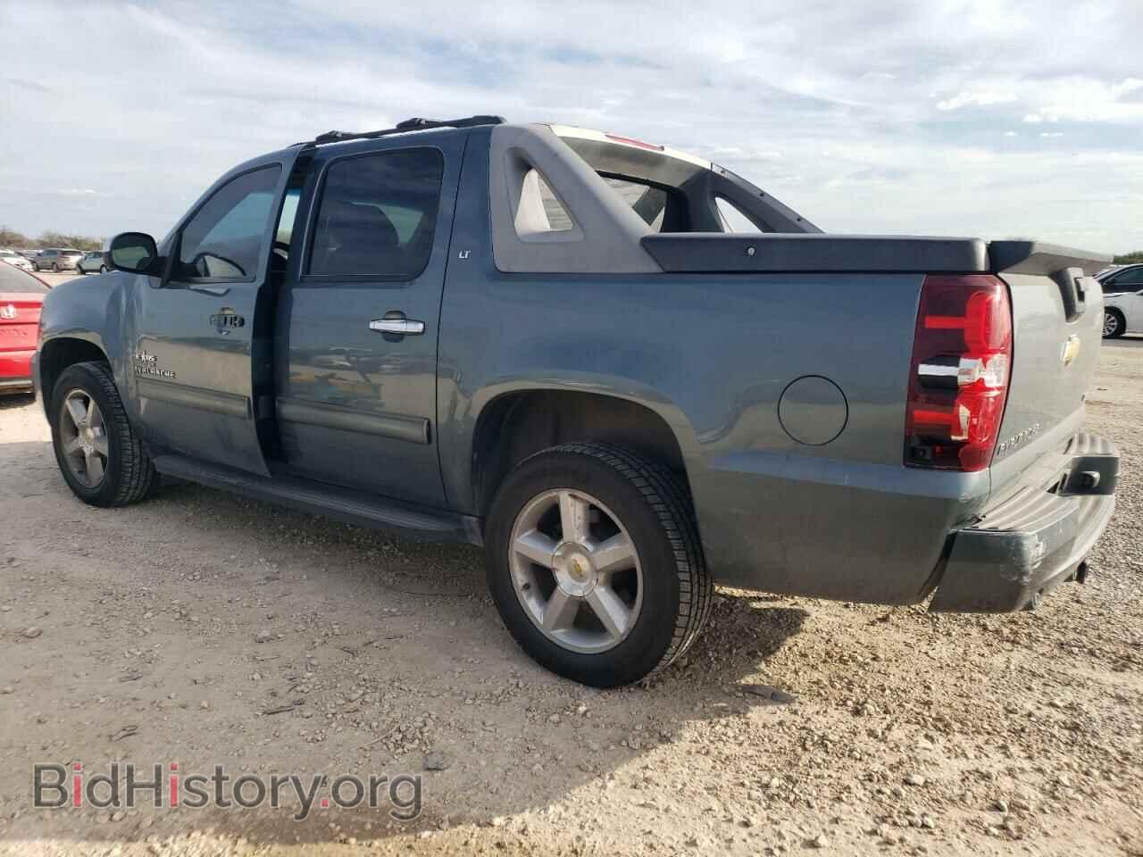 2011 CHEVROLET AVALANCHE - VIN: 3GNMCFE08BG266232 - Фото 2