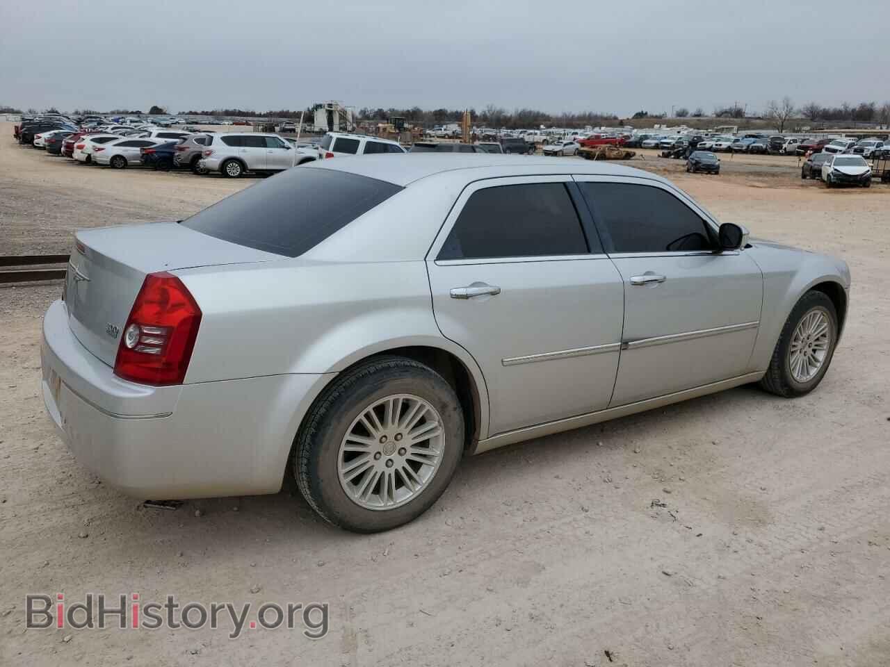 2010 CHRYSLER 300 - VIN: 2C3CA4CDXAH206718 - Фото 3