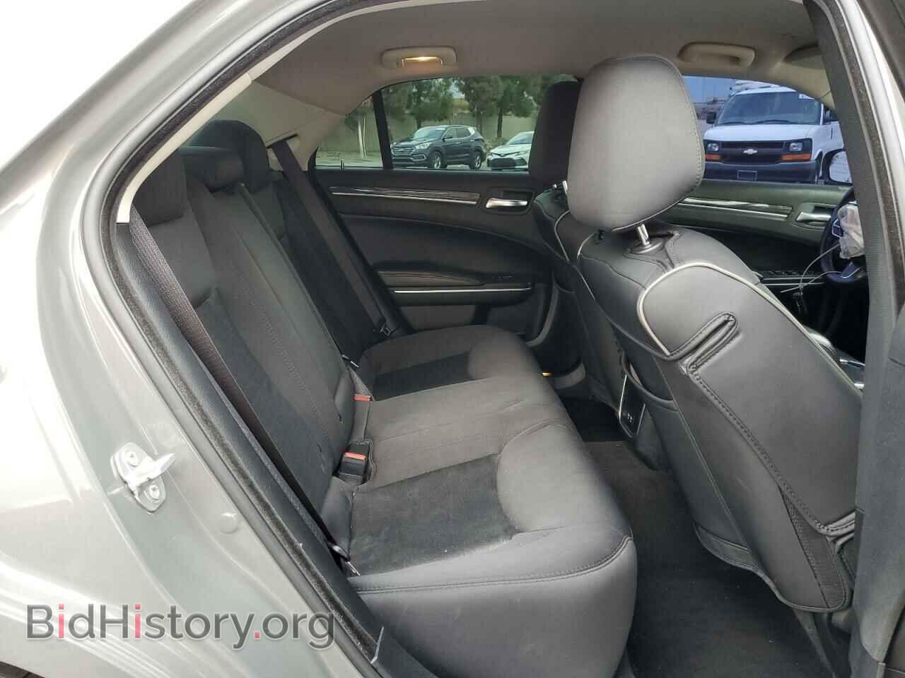 2019 CHRYSLER 300 - VIN: 2C3CCAAG1KH682976 - Фото 10