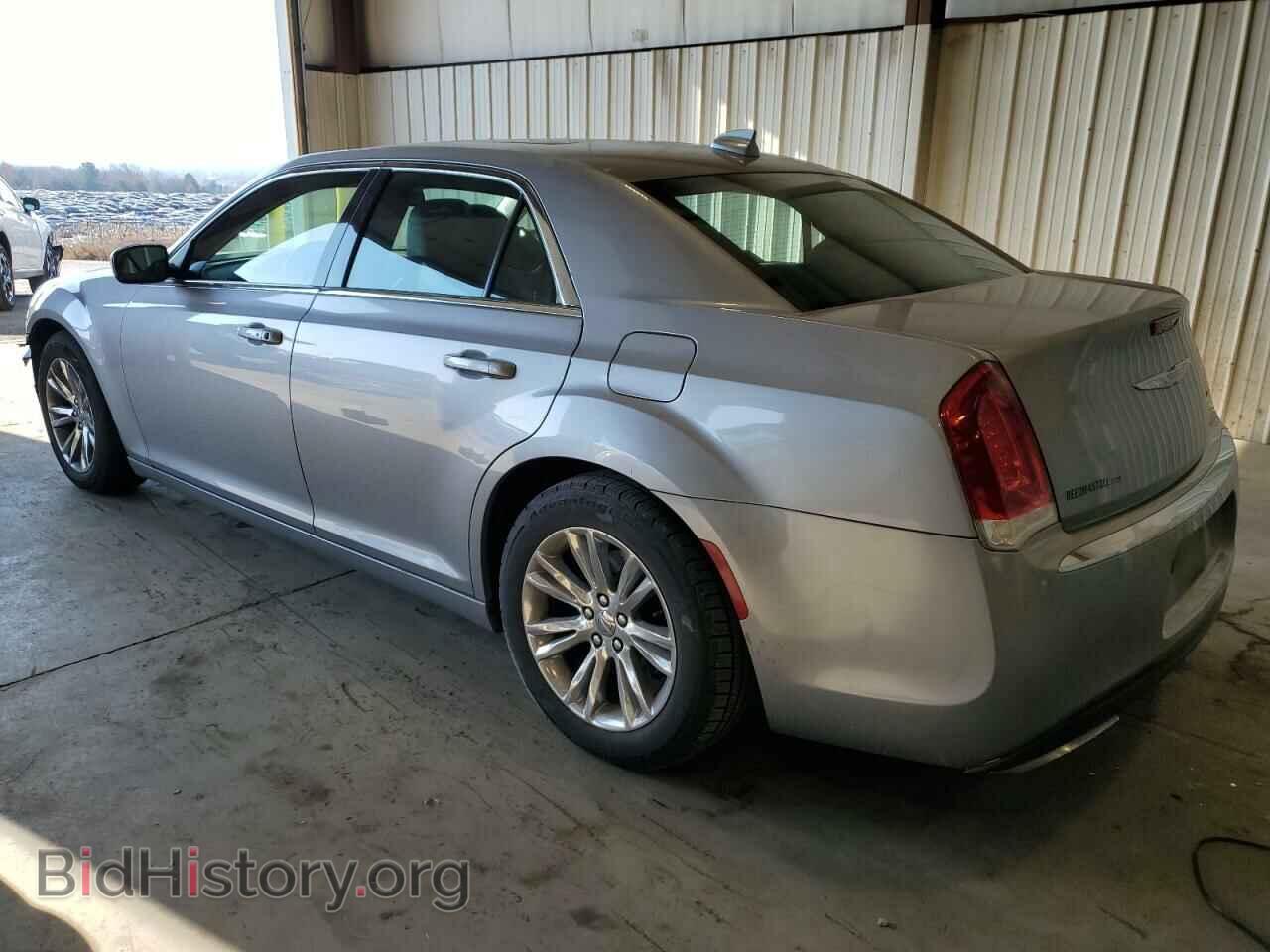 2017 CHRYSLER 300 - VIN: 2C3CCAAGXHH663772 - Фото 2