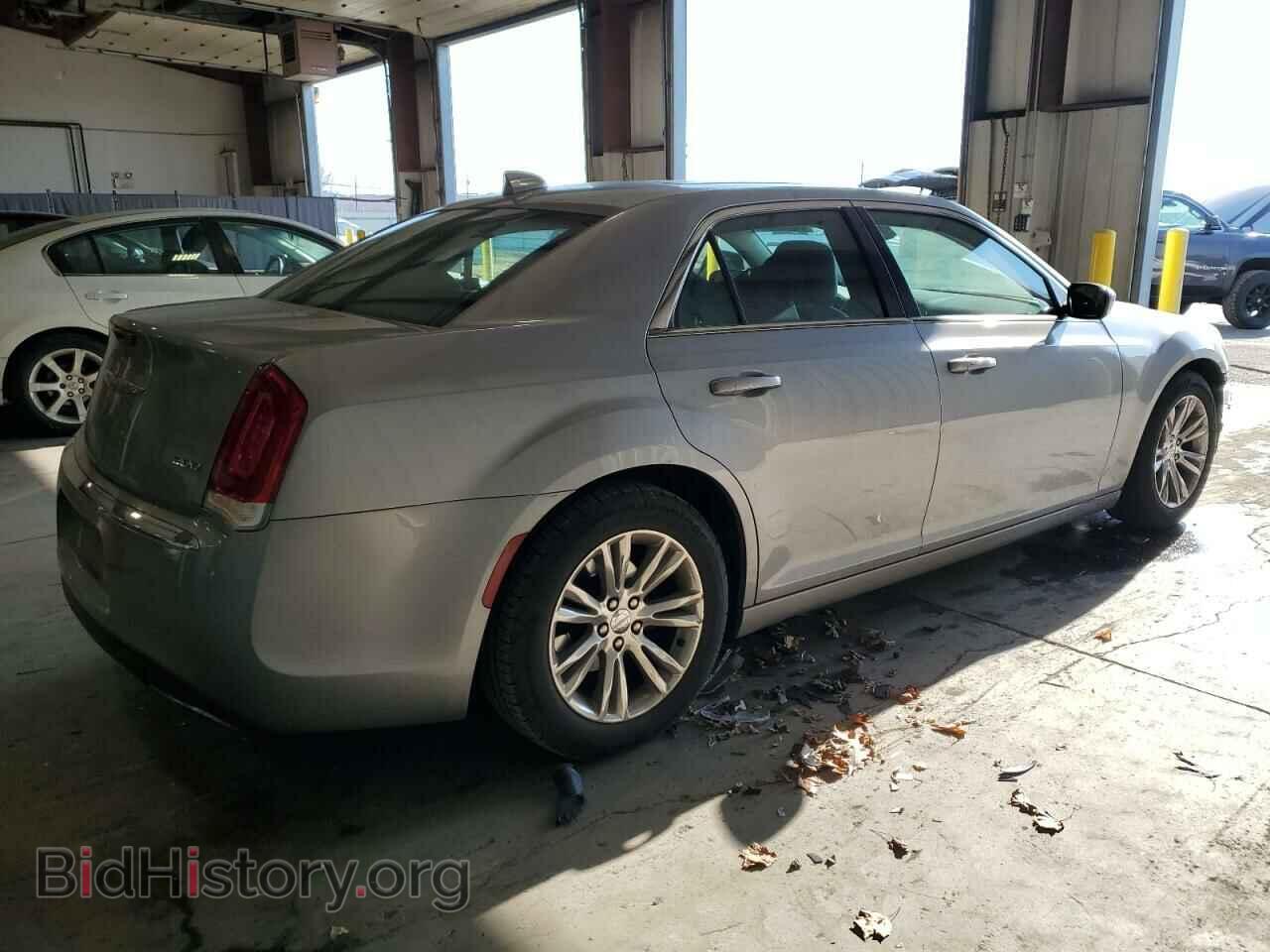 2017 CHRYSLER 300 - VIN: 2C3CCAAGXHH663772 - Фото 3