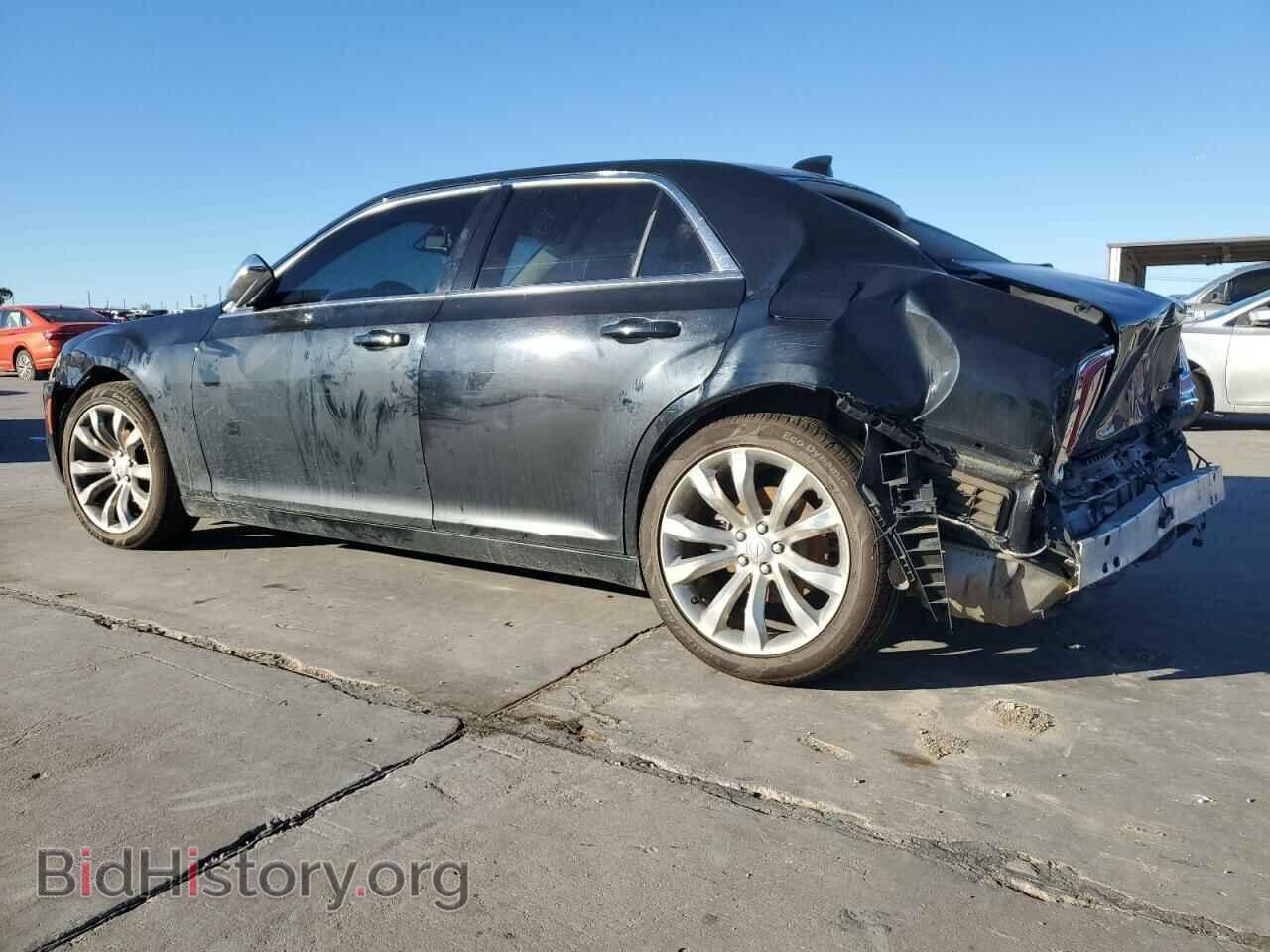 2019 CHRYSLER 300 - VIN: 2C3CCAAG6KH667616 - Фото 2