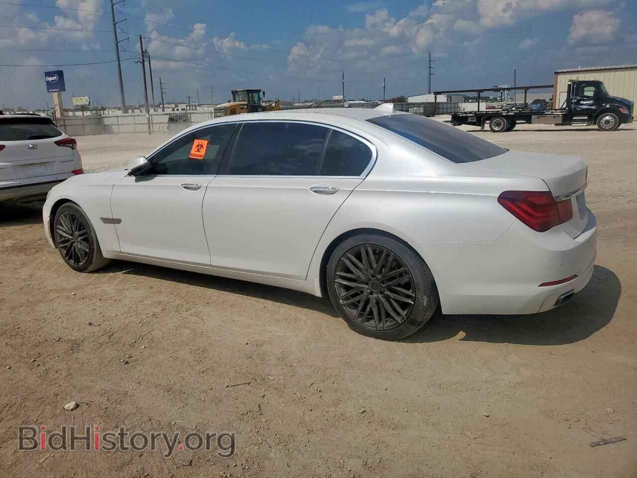 2013 BMW 7 SERIES - VIN: WBAYE8C55DDE22063 - Фото 2