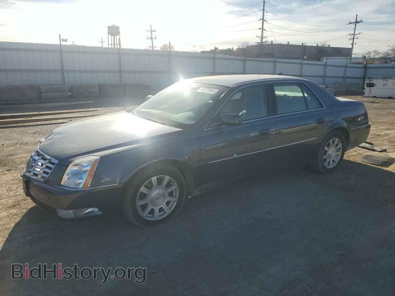 Photo 1G6KA5E62BU105217 - CADILLAC DTS 2011