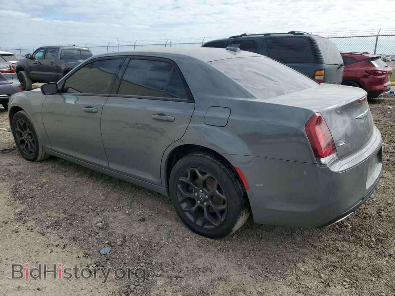 2019 CHRYSLER 300 - VIN: 2C3CCAGGXKH656044 - Фото 2