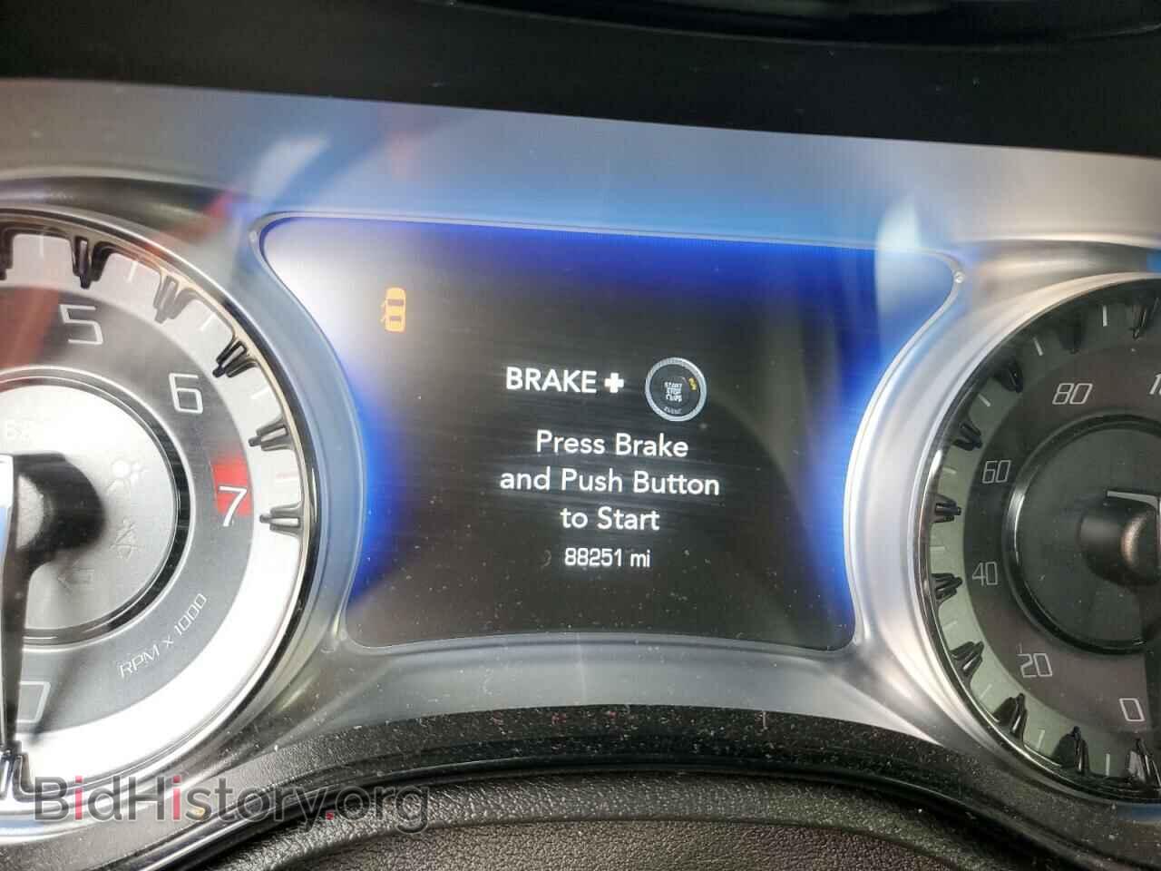 2019 CHRYSLER 300 - VIN: 2C3CCAGGXKH656044 - Фото 9