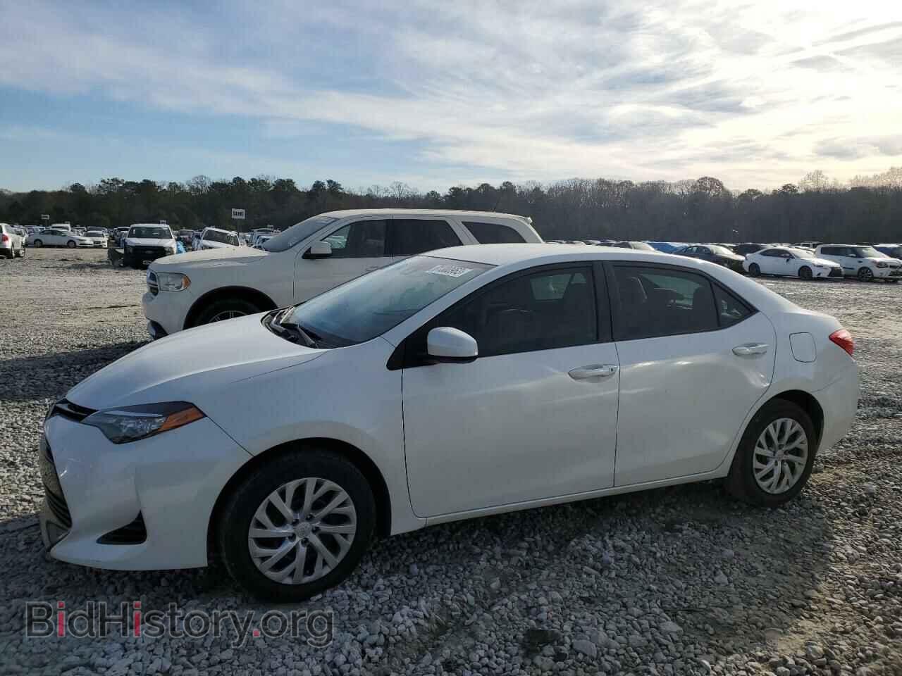 Photo 5YFBURHE0HP615957 - TOYOTA COROLLA 2017