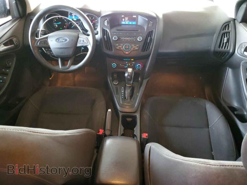 2016 Ford FOCUS (VIN 1FADP3F20GL271565) — фото 8 из 12