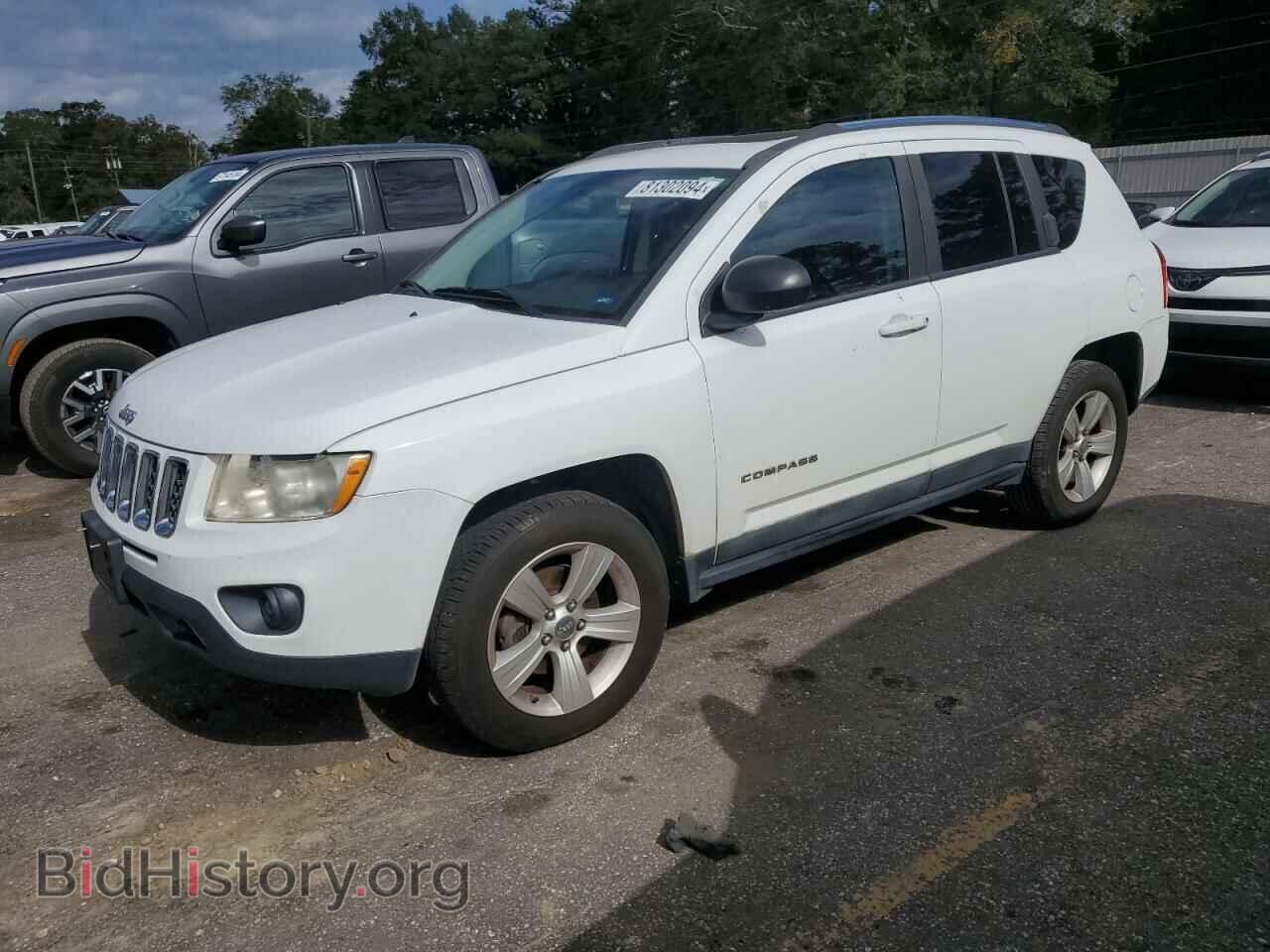 Photo 1J4NF1FB3BD154405 - JEEP COMPASS 2011