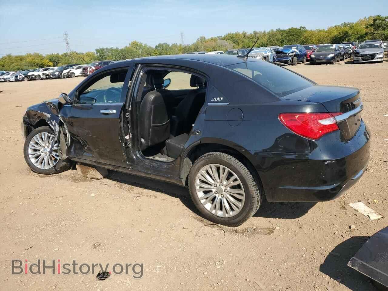 2011 CHRYSLER 200 - VIN: 1C3BC2FG2BN517813 - Фото 2