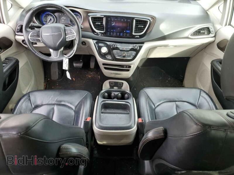 2017 Chrysler PACIFICA (VIN 2C4RC1BG2HR667992) — photo 8 of 13