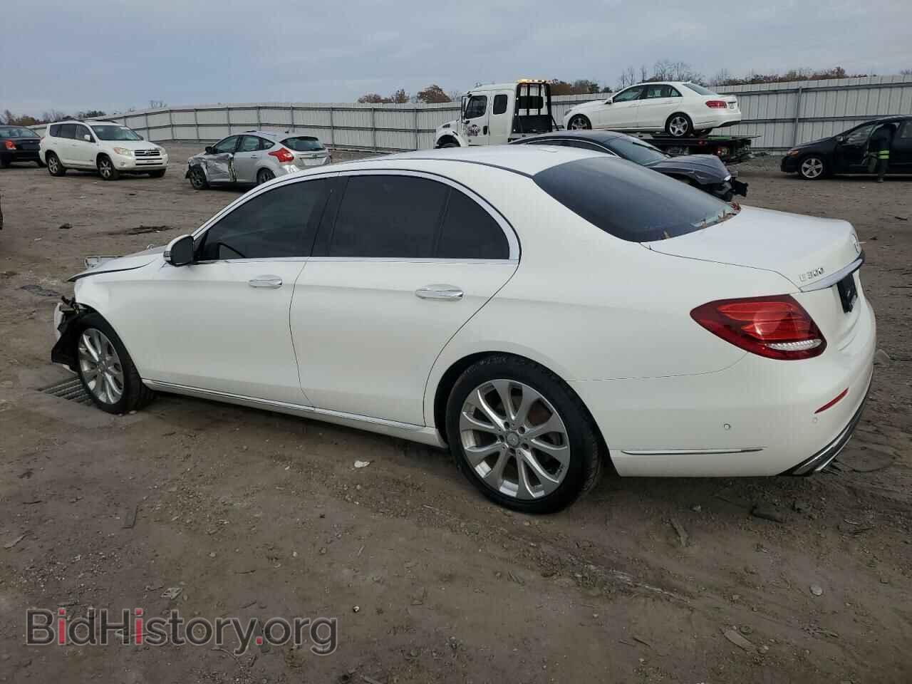 2017 MERCEDES-BENZ E-CLASS - VIN: WDDZF4KB1HA175686 - Фото 2