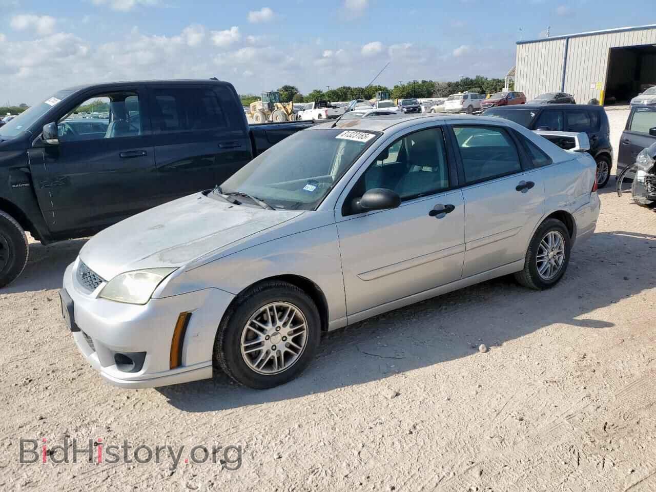 Photo 1FAFP34N56W147360 - FORD FOCUS 2006