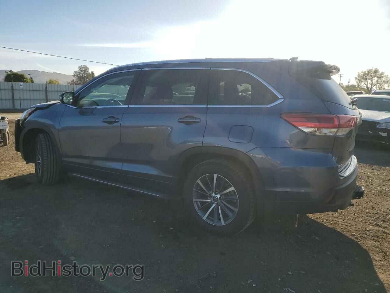 2017 TOYOTA HIGHLANDER - VIN: 5TDJZRFH2HS444792 - Фото 2
