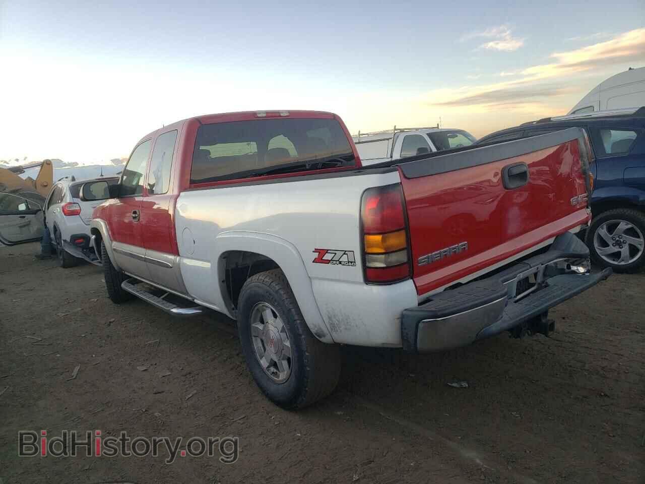 2005 GMC SIERRA - VIN: 1GTEK19B65Z266572 - Фото 2