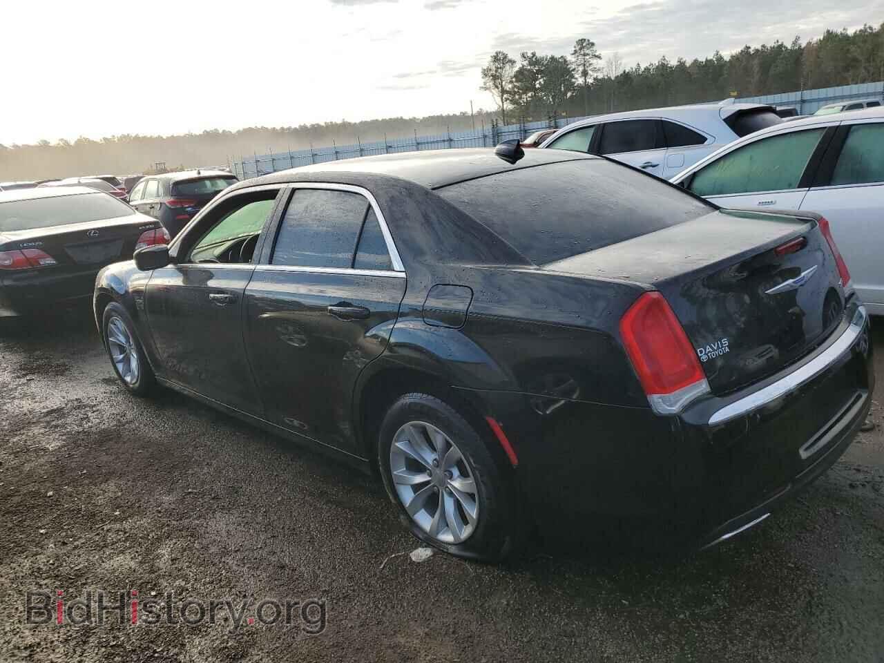 2019 CHRYSLER 300 - VIN: 2C3CCAAG0KH651377 - Фото 2