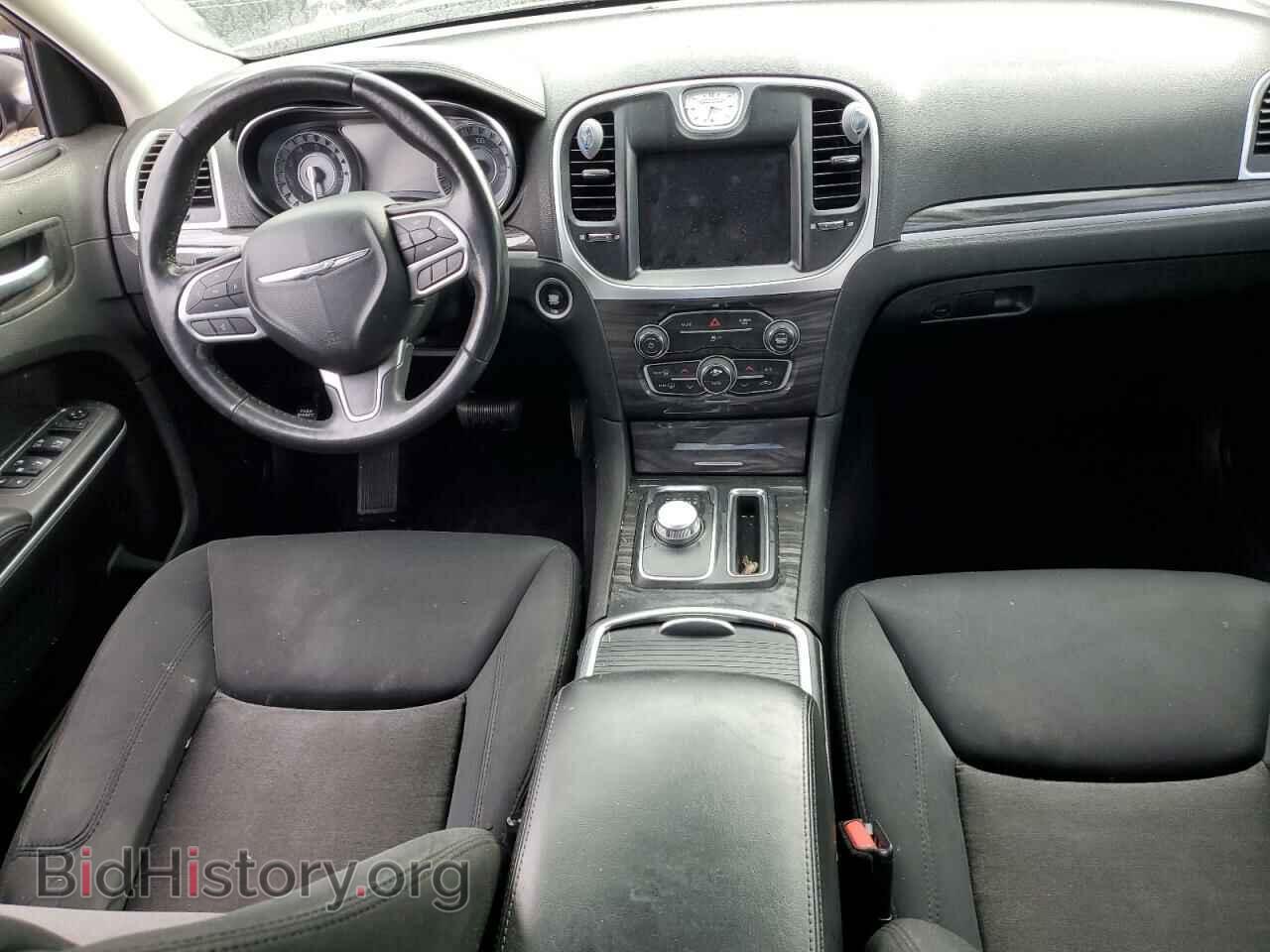 2019 CHRYSLER 300 - VIN: 2C3CCAAG0KH651377 - Фото 8