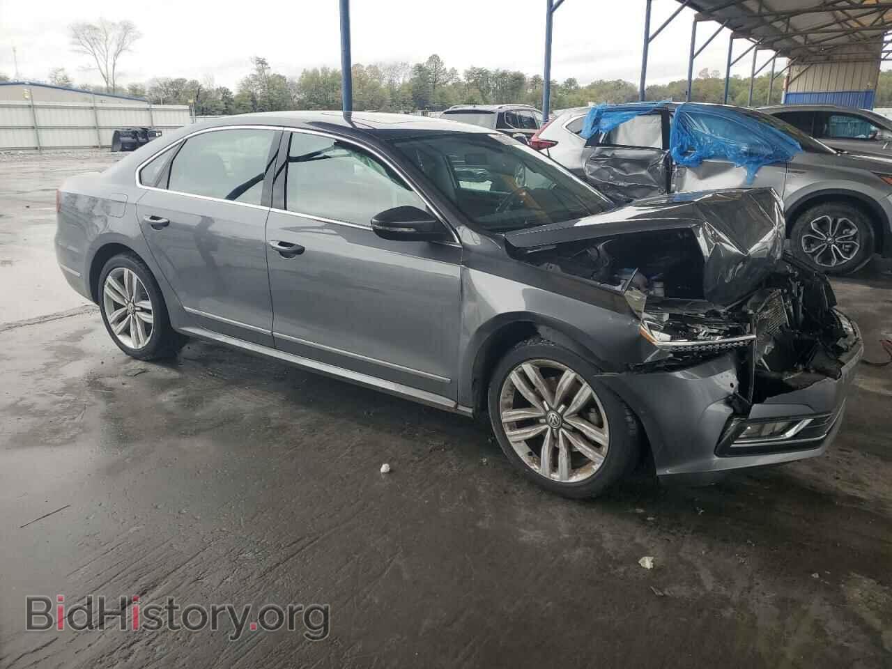 2017 VOLKSWAGEN PASSAT - VIN: 1VWCT7A39HC074837 - Фото 4
