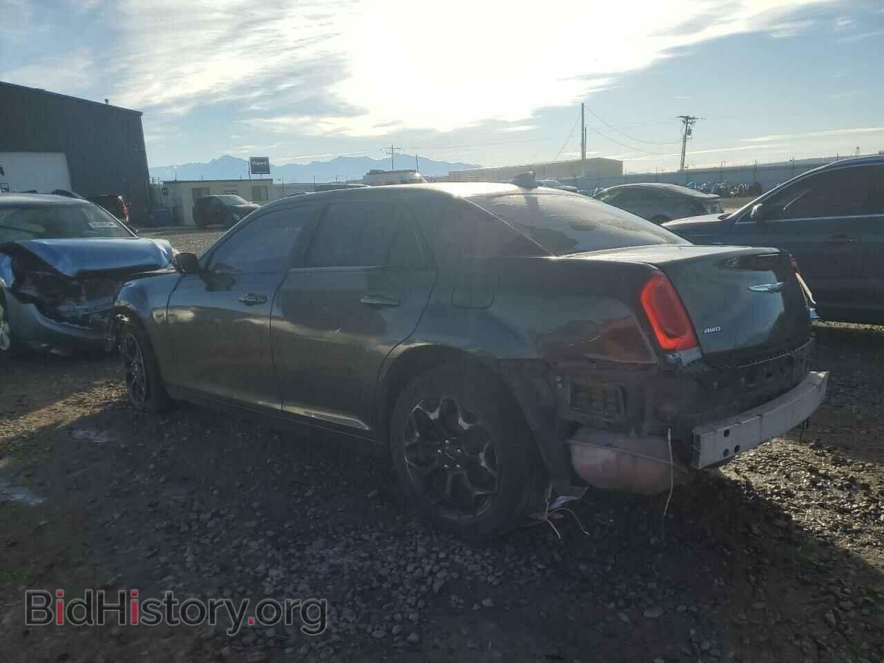 2019 CHRYSLER 300 - VIN: 2C3CCAGGXKH648431 - Фото 2