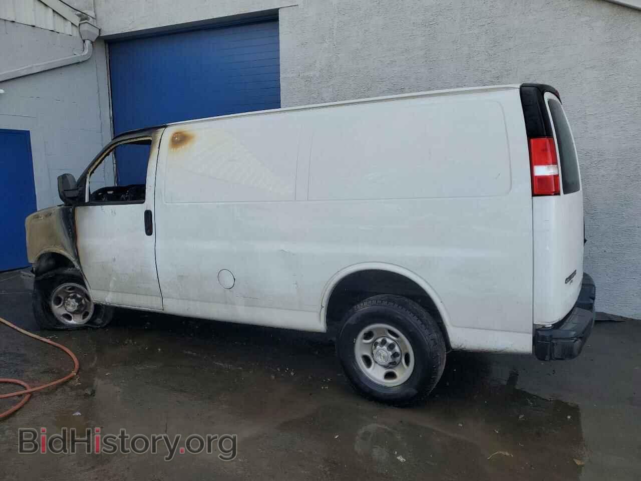 2021 CHEVROLET EXPRESS - VIN: 1GCWGAFP8M1219773 - Фото 2
