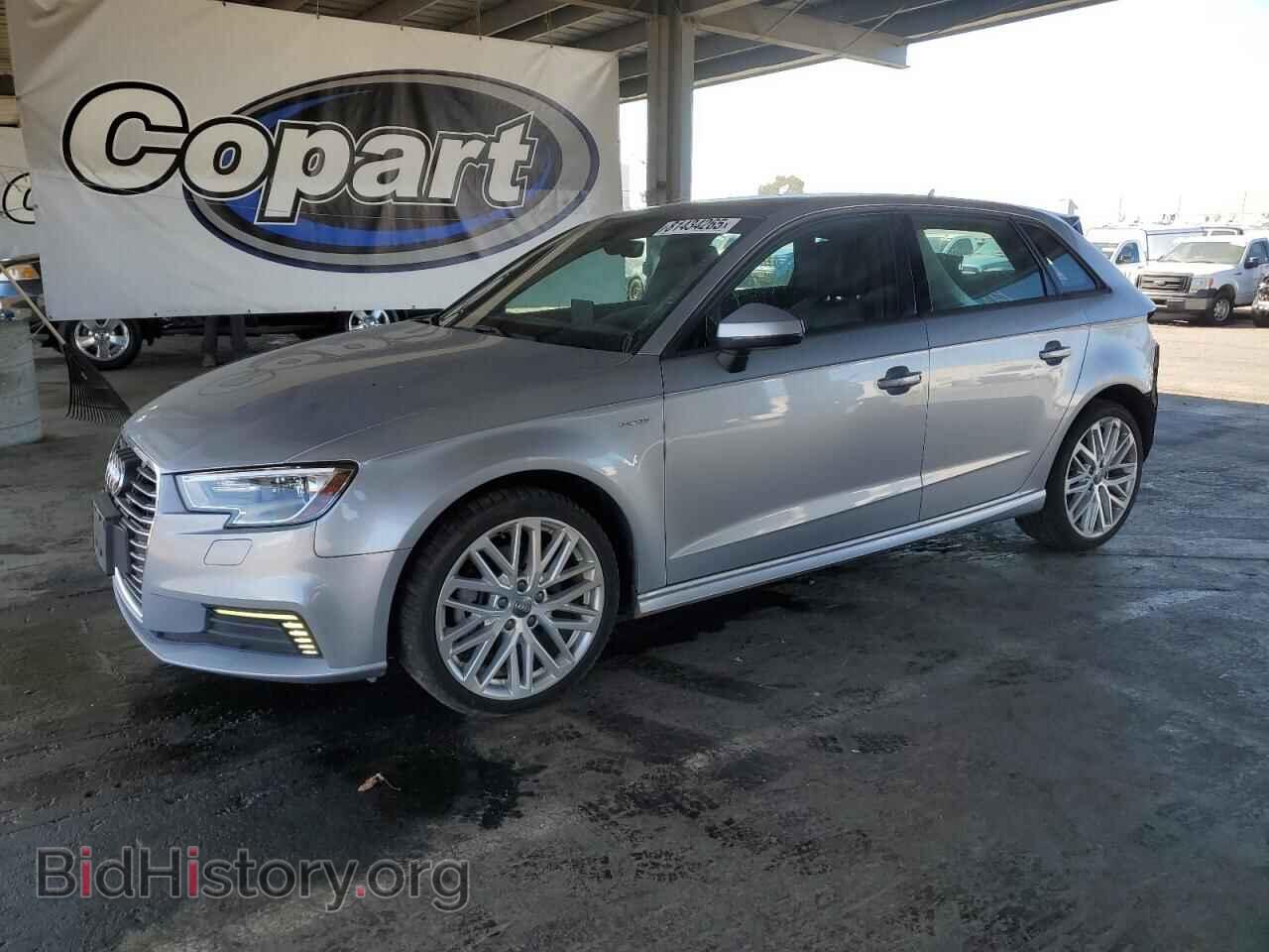 Photo WAUUPBFF3JA154991 - AUDI A3 2018