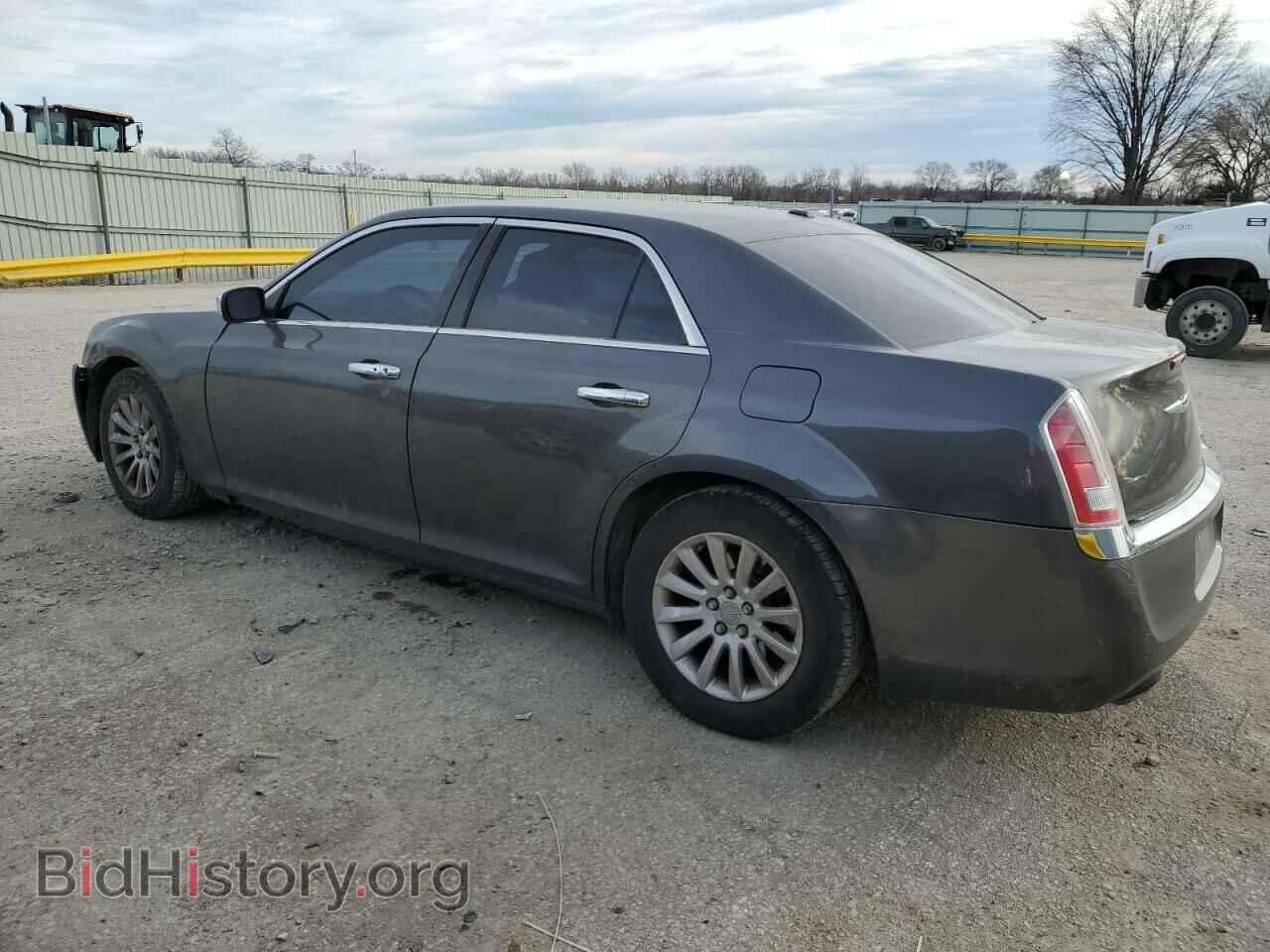 2013 CHRYSLER 300 - VIN: 2C3CCAAGXDH551032 - Фото 2