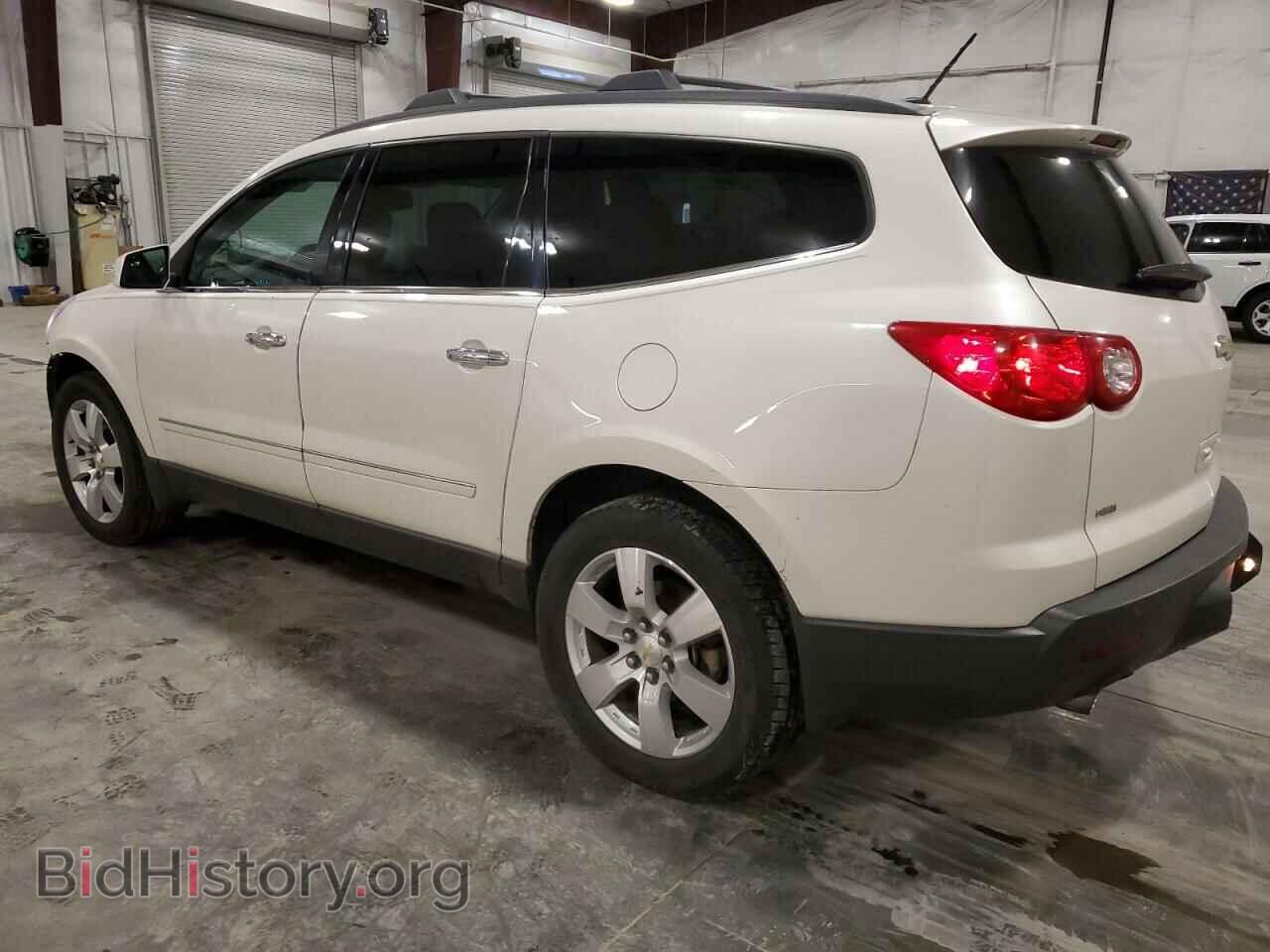 2012 CHEVROLET TRAVERSE - VIN: 1GNKVLED9CJ206706 - Фото 2