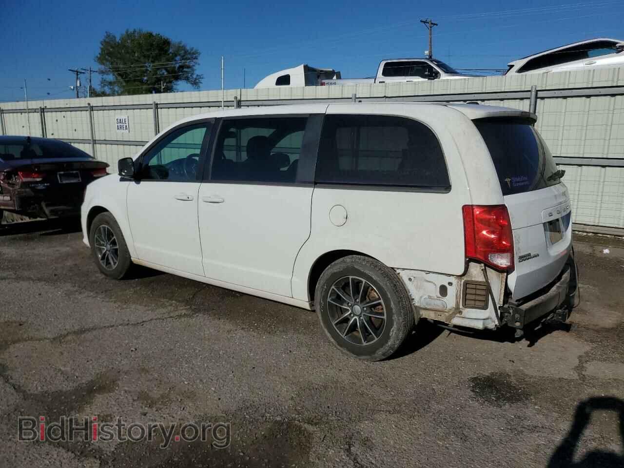 2018 DODGE CARAVAN - VIN: 2C4RDGCGXJR135622 - Фото 2
