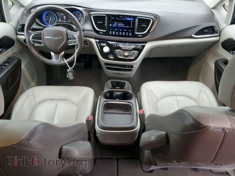 2017 Chrysler PACIFICA (VIN 2C4RC1BG8HR787814) — фото 8 из 13