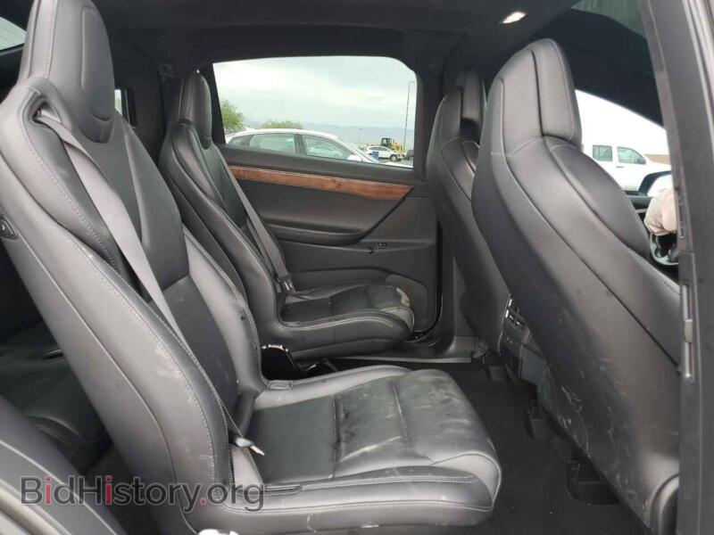 2018 Tesla MODEL X (VIN 5YJXCBE21JF130061) — photo 11 of 15