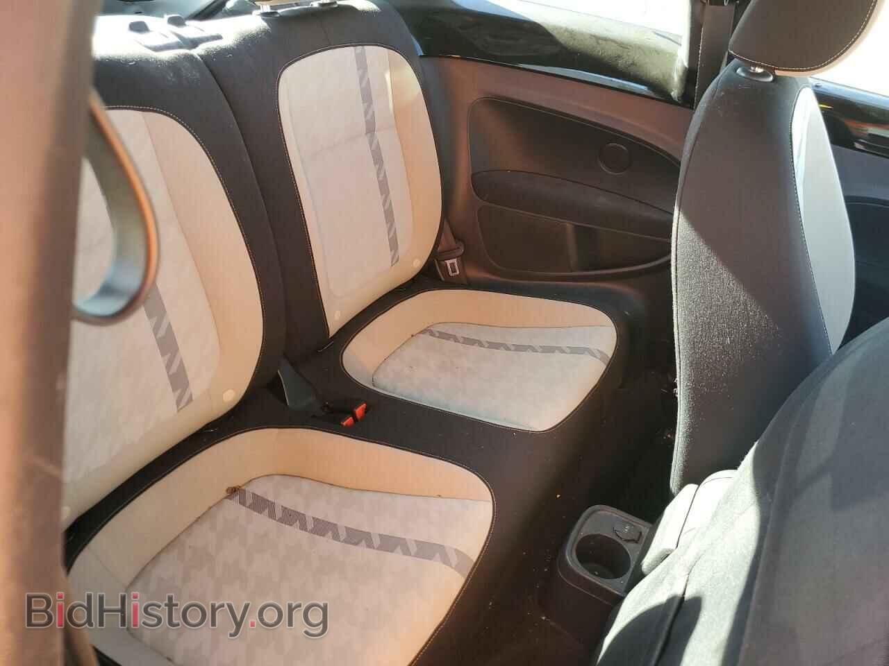 2018 VOLKSWAGEN BEETLE - VIN: 3VWFD7AT1JM706566 - Фото 10