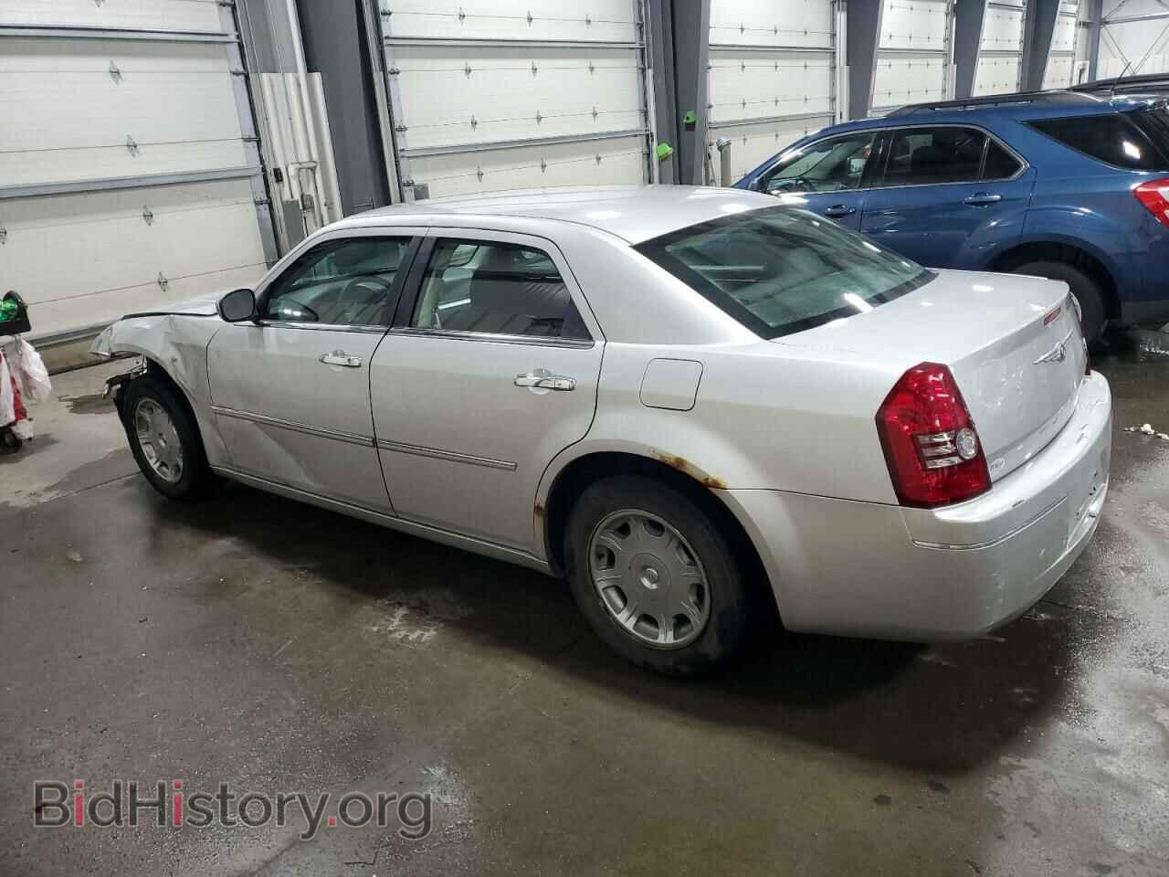 2010 CHRYSLER 300 - VIN: 2C3CA4CD8AH123501 - Photo 2