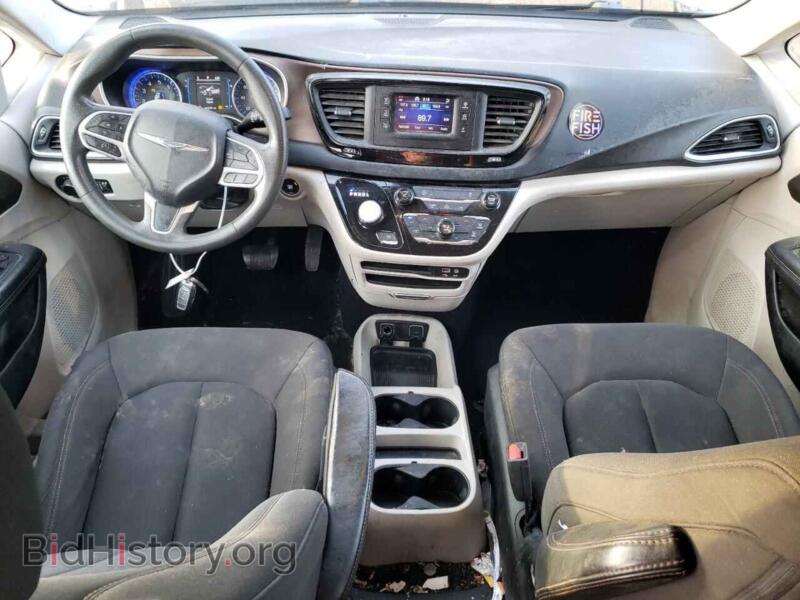 2017 Chrysler PACIFICA (VIN 2C4RC1DG0HR835657) — photo 8 of 13