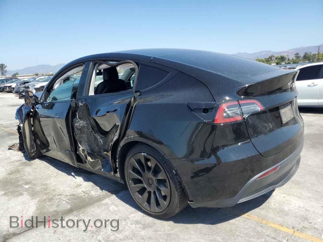 2022 TESLA MODEL Y - VIN: 7SAYGDEE7NF352529 - Фото 2