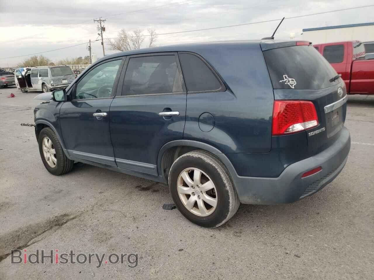 2011 KIA SORENTO - VIN: 5XYKT3A10BG044800 - Фото 2