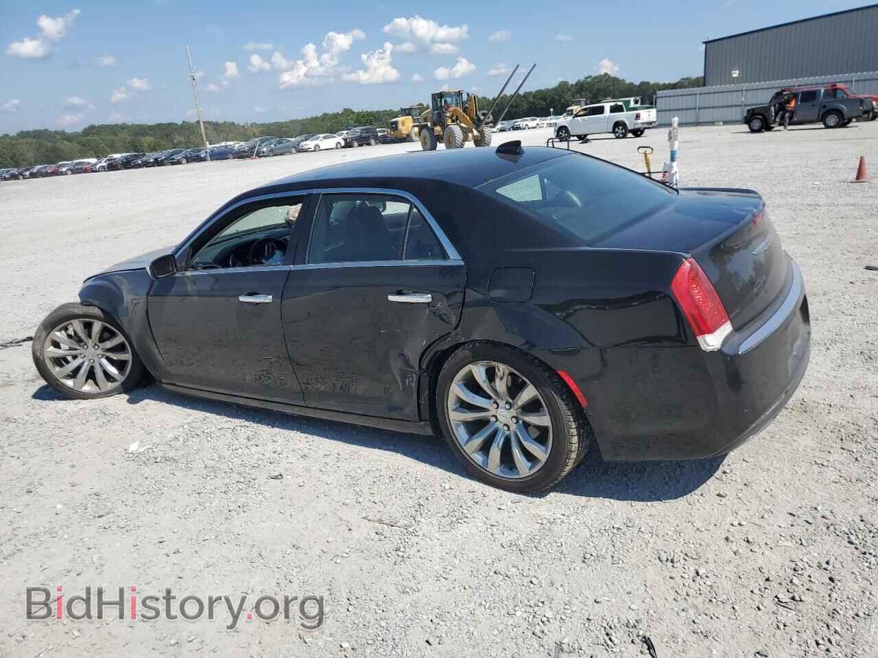 2019 CHRYSLER 300 - VIN: 2C3CCAEG2KH536256 - Фото 2