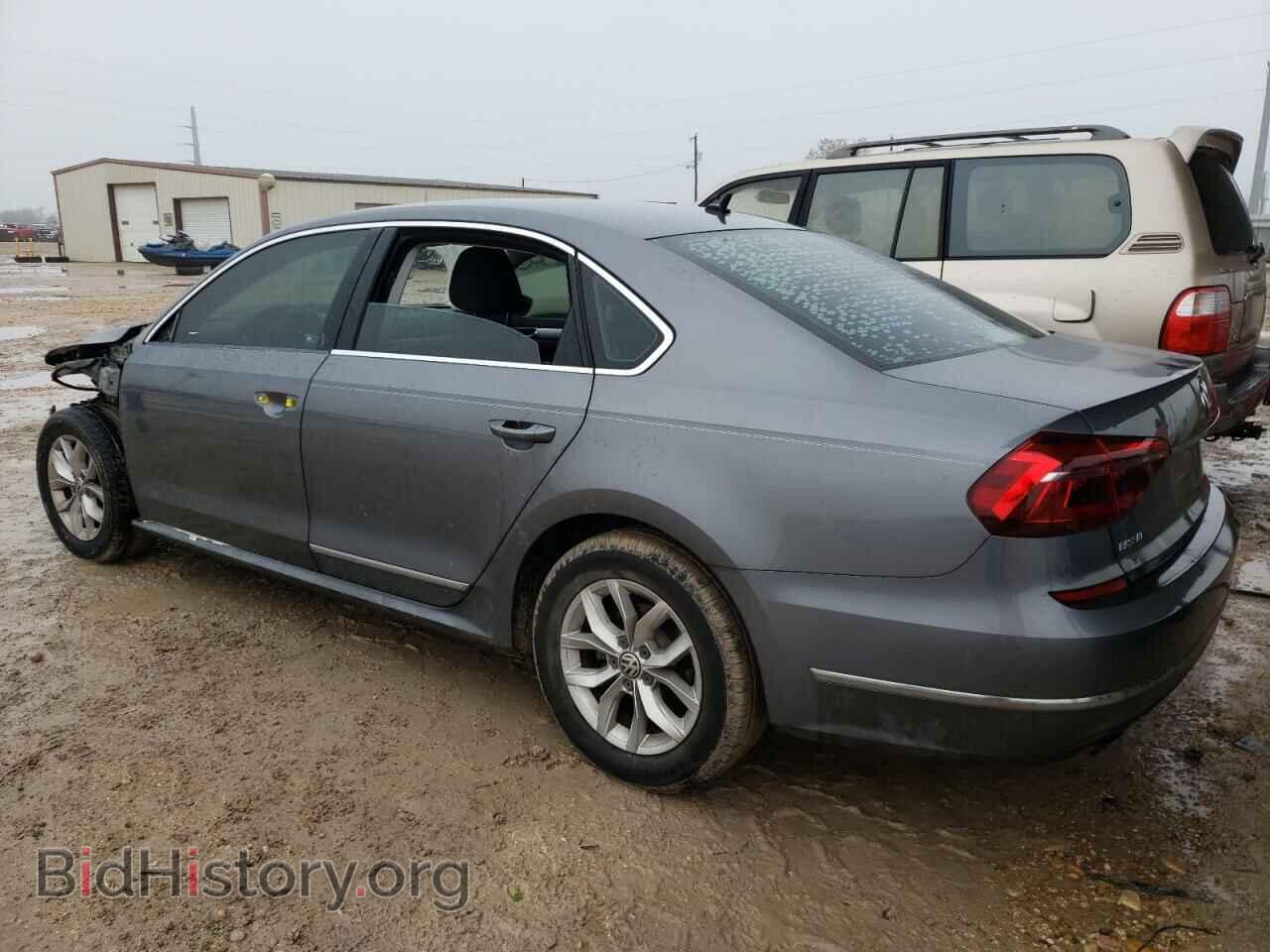 2017 VOLKSWAGEN PASSAT - VIN: 1VWAT7A37HC072205 - Фото 2