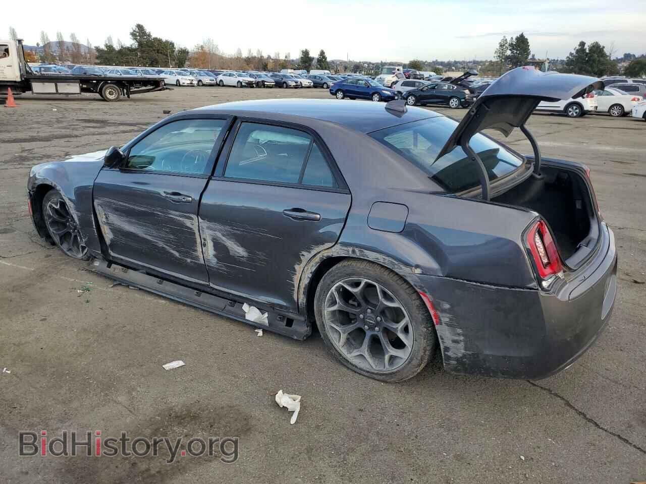 2019 CHRYSLER 300 - VIN: 2C3CCAAG9KH740655 - Фото 2