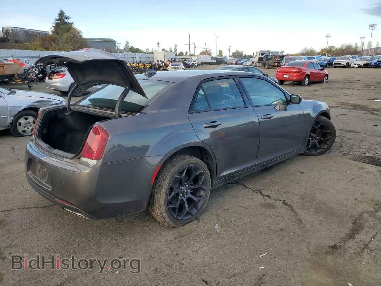 2019 CHRYSLER 300 - VIN: 2C3CCAAG9KH740655 - Фото 3