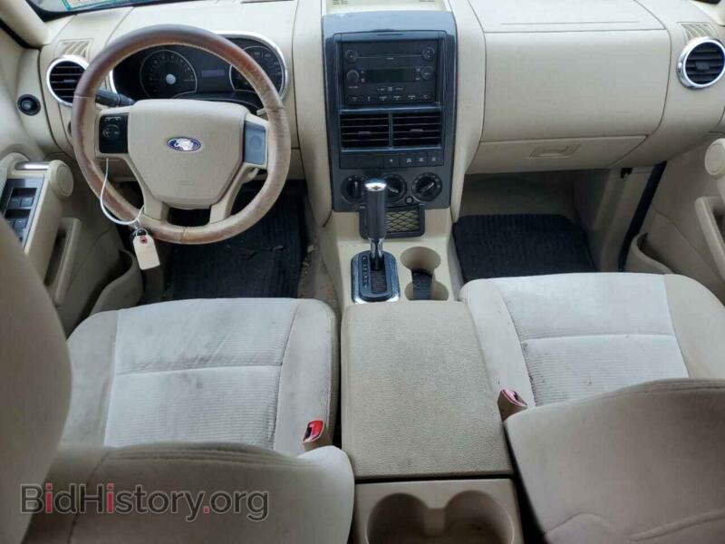 2006 Ford EXPLORER (VIN 1FMEU73E66UB29819) — photo 8 of 13
