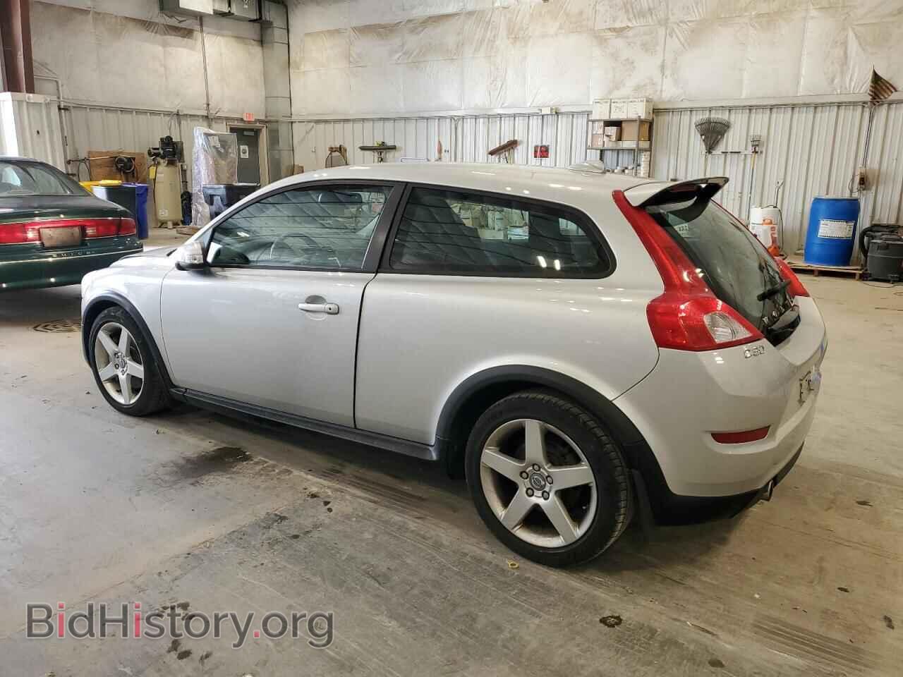 2011 VOLVO C30 - VIN: YV1672MK0B2223668 - Фото 2
