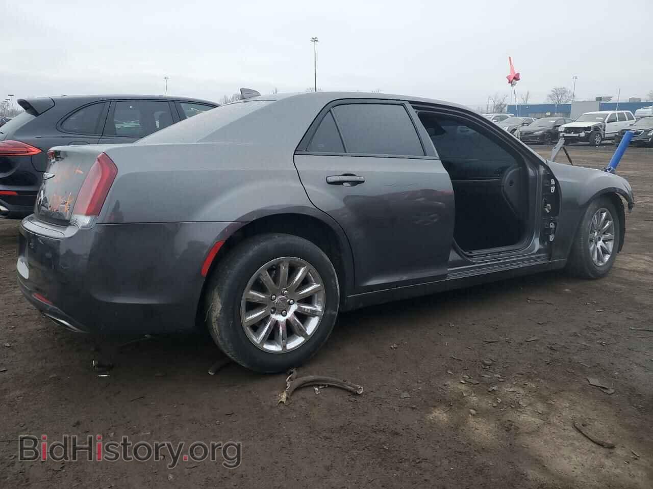2019 CHRYSLER 300 - VIN: 2C3CCABG7KH618133 - Фото 3