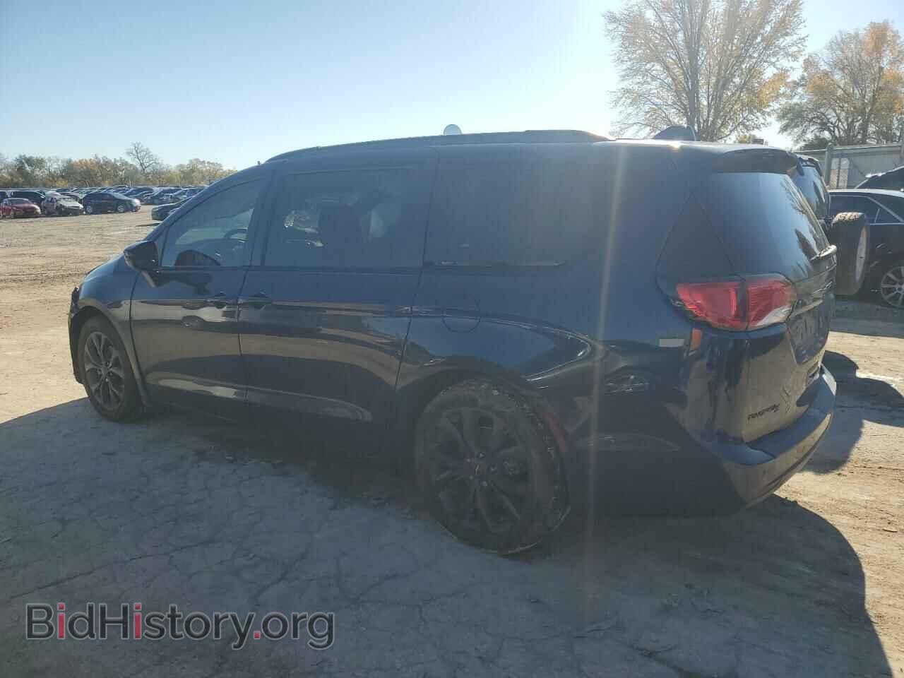 2018 CHRYSLER PACIFICA - VIN: 2C4RC1BG9JR261133 - Фото 2