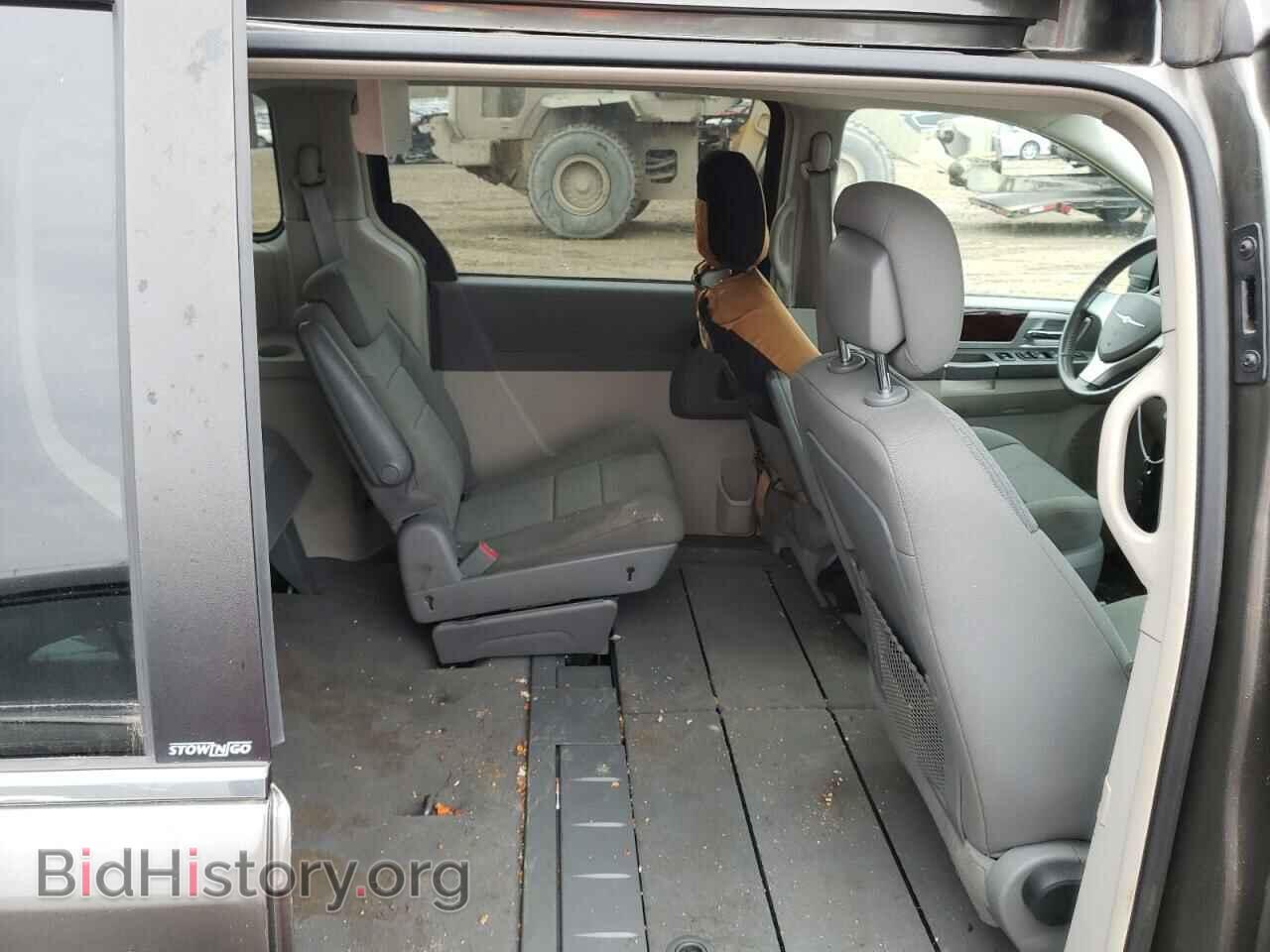 2010 CHRYSLER MINIVAN - VIN: 2A4RR5DX7AR375385 - Фото 11