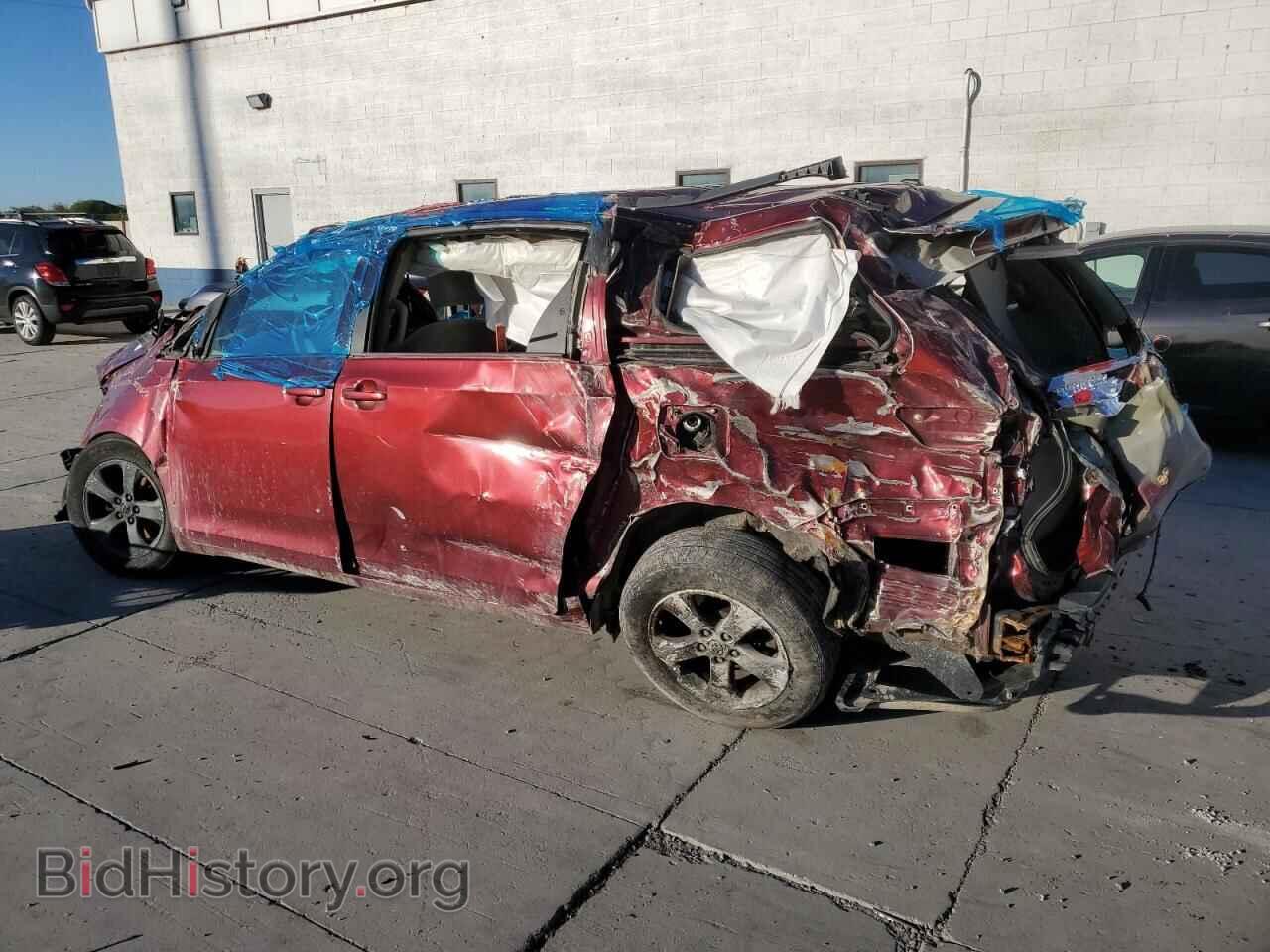 2011 TOYOTA All Models - VIN: 5TDKK3DC1BS129986 - Фото 2
